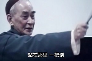 记者：如果基耶萨选择留在尤文，他可能会在看台度过一个赛季